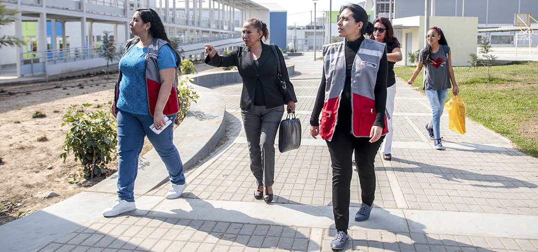 PRONIED inspecciona obra de IE José Granda junto a comunidad educativa
