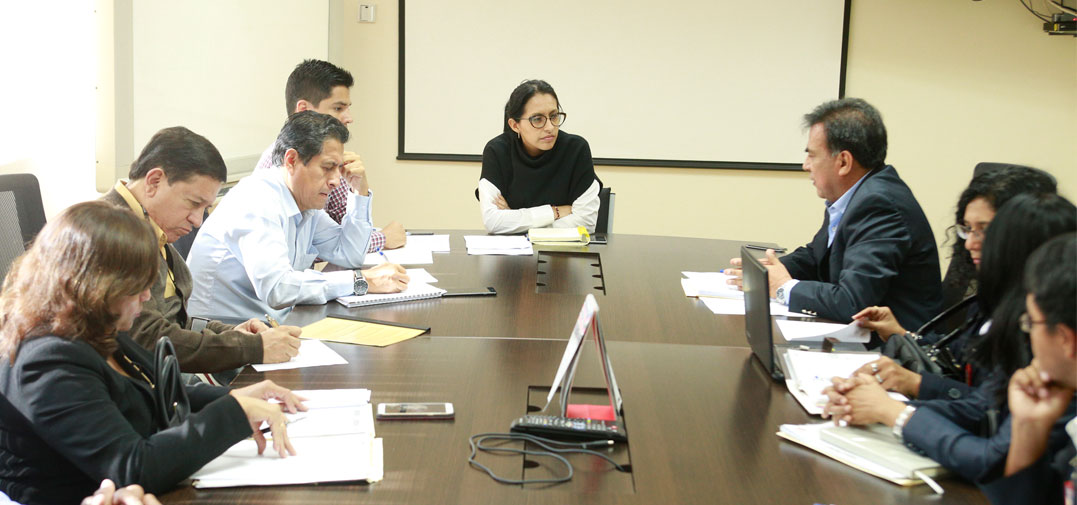 Reunión con autoridades sobre instituciones educativas de la región Lambayeque