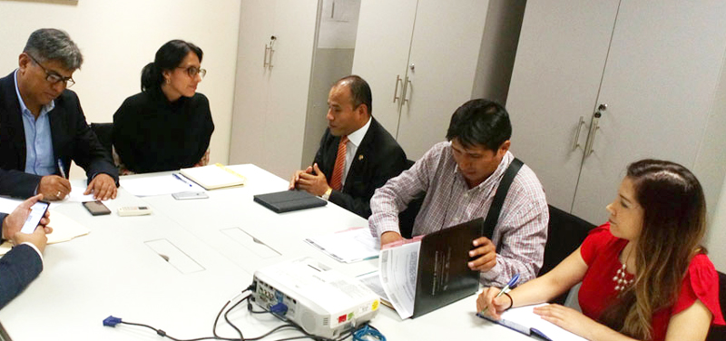 Reunión sobre instituciones educativas del distrito de Río Tambo