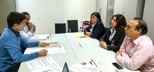 Reunión sobre atenciones en la IE Antenor Orrego