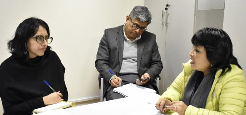 Reunión con la congresista Esther Saavedra sobre diversos colegios