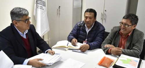 Región Puno colegios de distritos de Huayrapata y Capaso