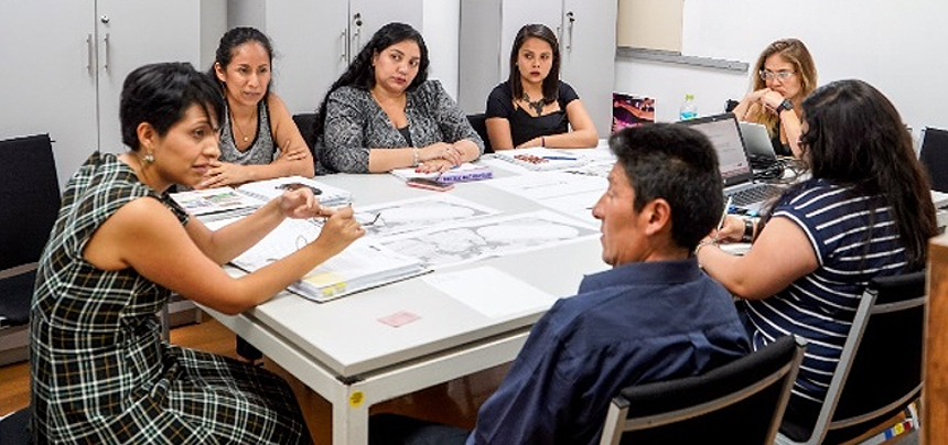 Reunión con comunidad educativa del Mariano Melgar de Puno
